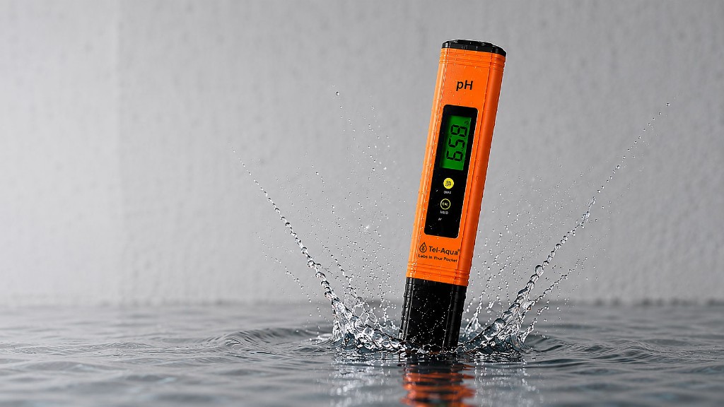 Tel-Aqua PH meter splashing out of water